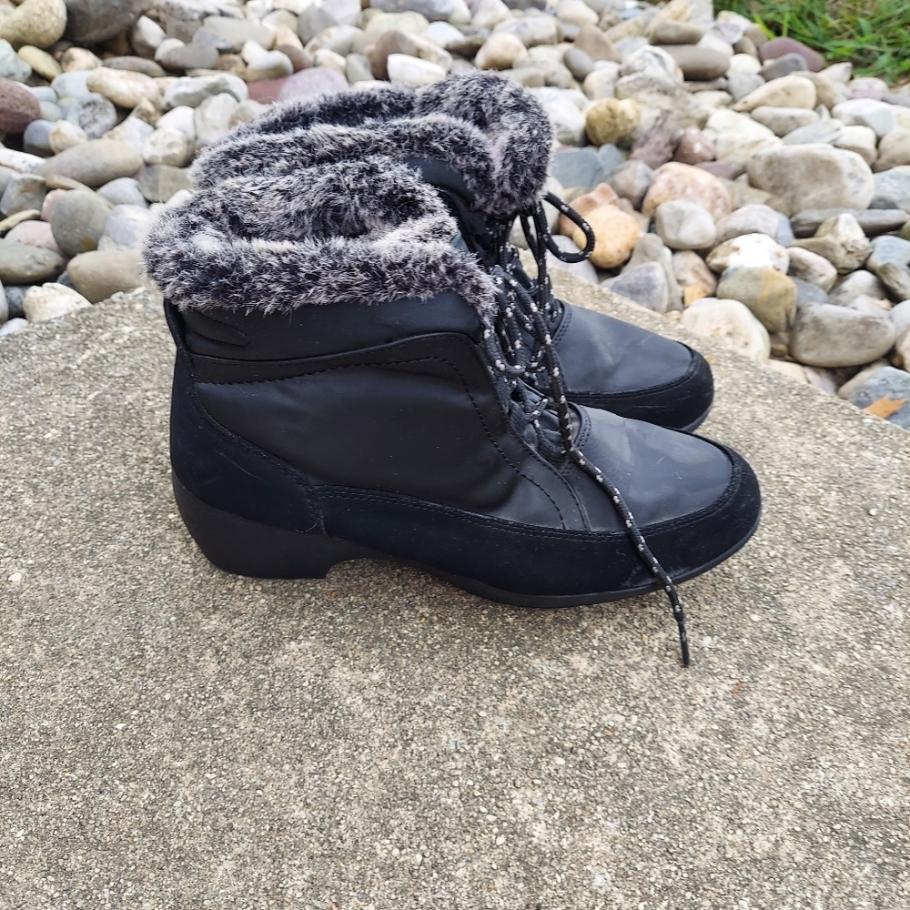 Fur-lined Boots. EUC. Only worn a 1-2 x. Faux fur.